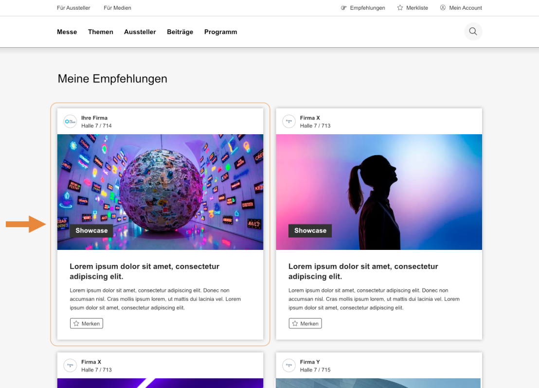 Eine Webseite zeigt unter dem Titel «Meine Empfehlungen» zwei Beiträge. Die linke Kachel enthält ein farbenfrohes Bild einer beleuchteten Kugel, die rechte Kachel zeigt eine im Gegenlicht stehende Person. Der linke Beitrag wird durch einen orangefarbenen Pfeil hervorgehoben.